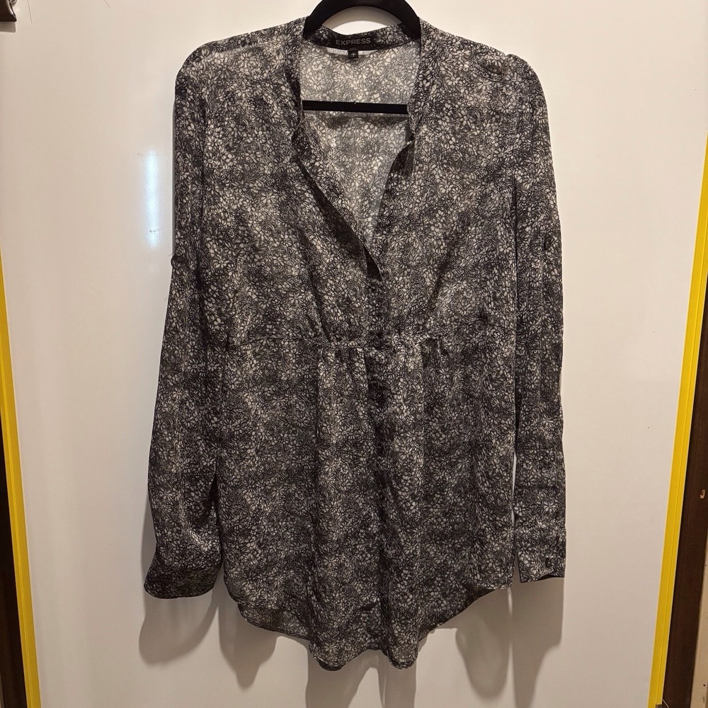 Express Ladies Large Black‎ And Gray Striped  38" X 27"